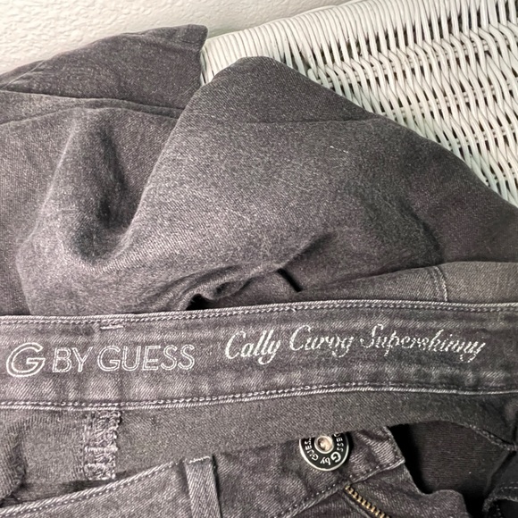 Guess by Cally Curvy Super Skinny Charcoal Jeans Size 28 - Picture 8 of 8